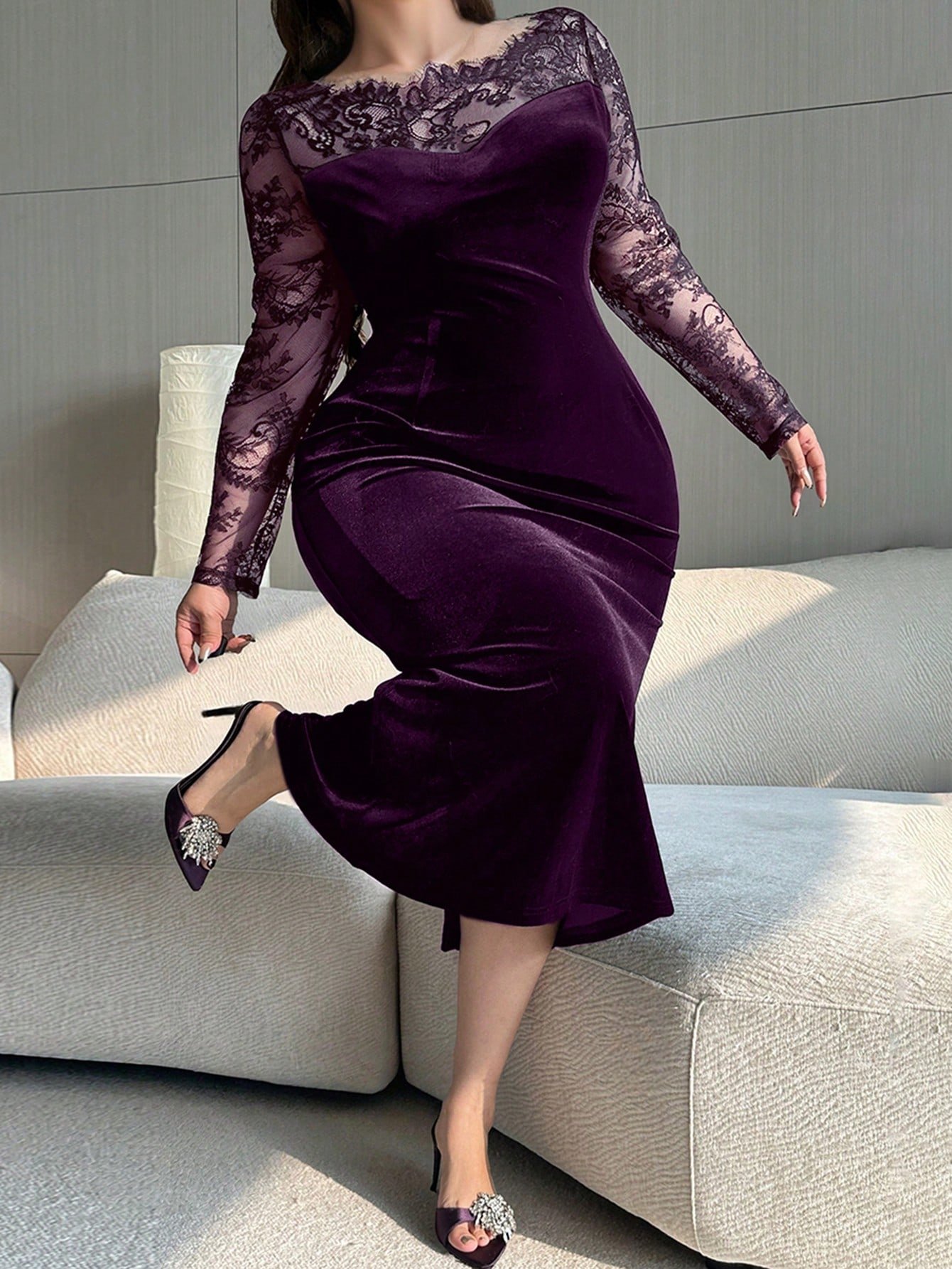 robe de soirée moulante en velours et dentelle contrastée robe de soirée moulante en velours et dentelle contrastée