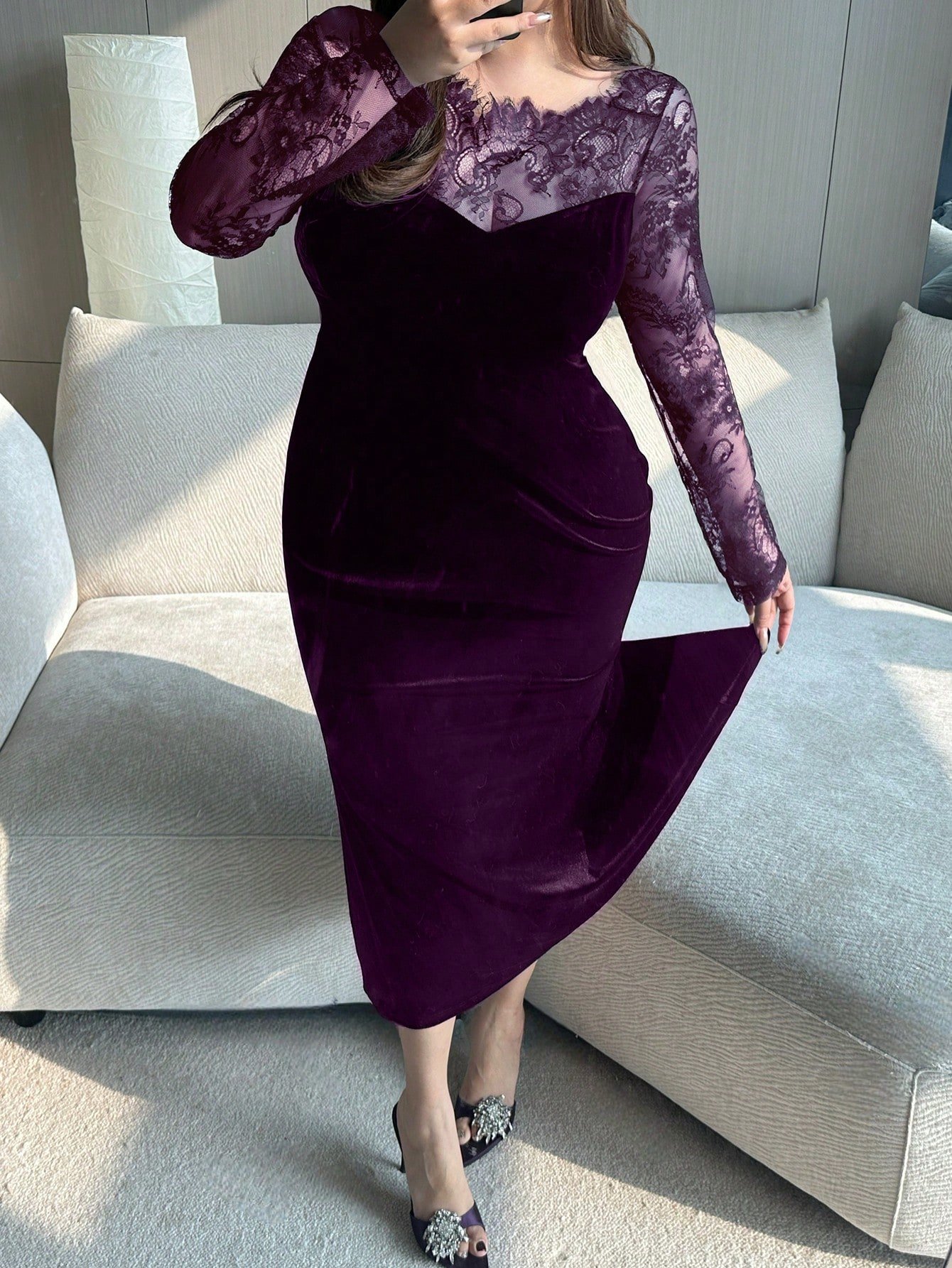 robe de soirée moulante en velours et dentelle contrastée robe de soirée moulante en velours et dentelle contrastée