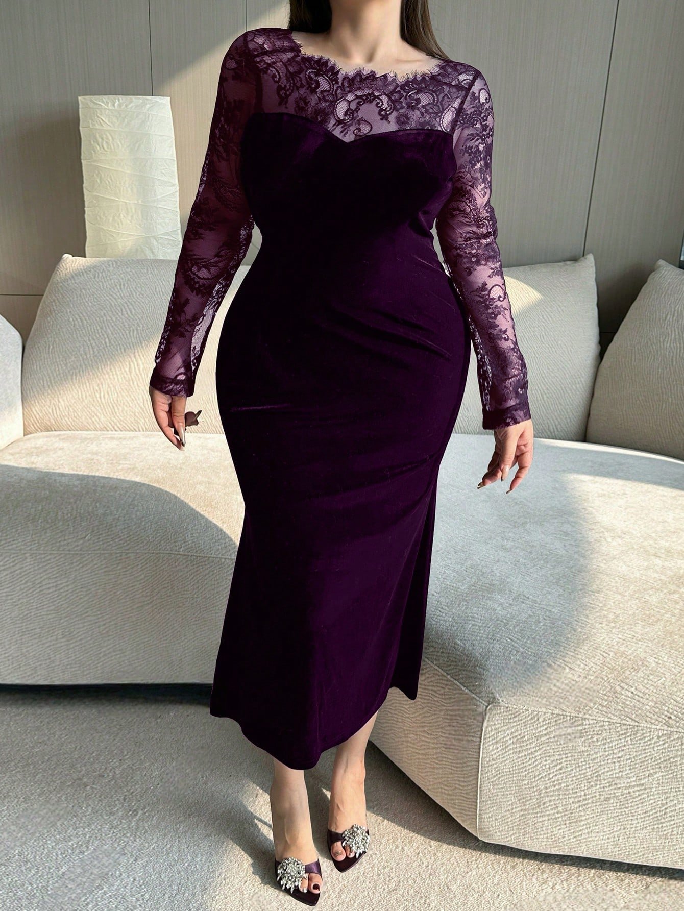 robe de soirée moulante en velours et dentelle contrastée robe de soirée moulante en velours et dentelle contrastée