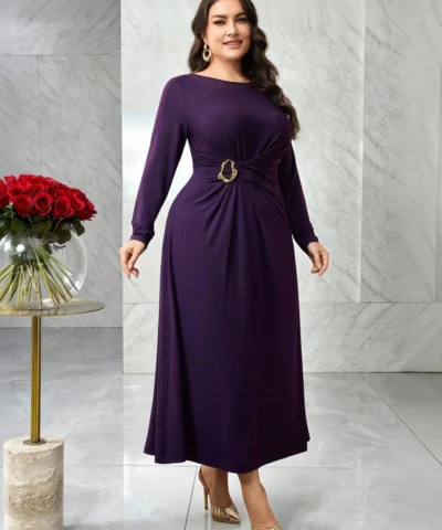 robe élégante, col rond, manches longues, taille avec décoration métallique