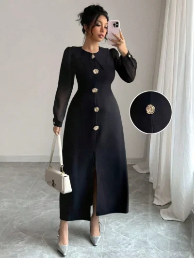 robe fendue avec bouton métallique en forme de rose