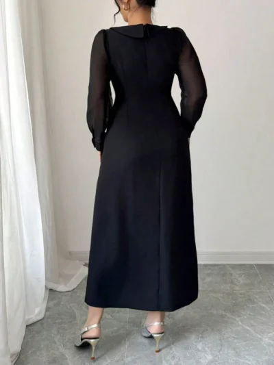 robe fendue avec bouton métallique en forme de rose