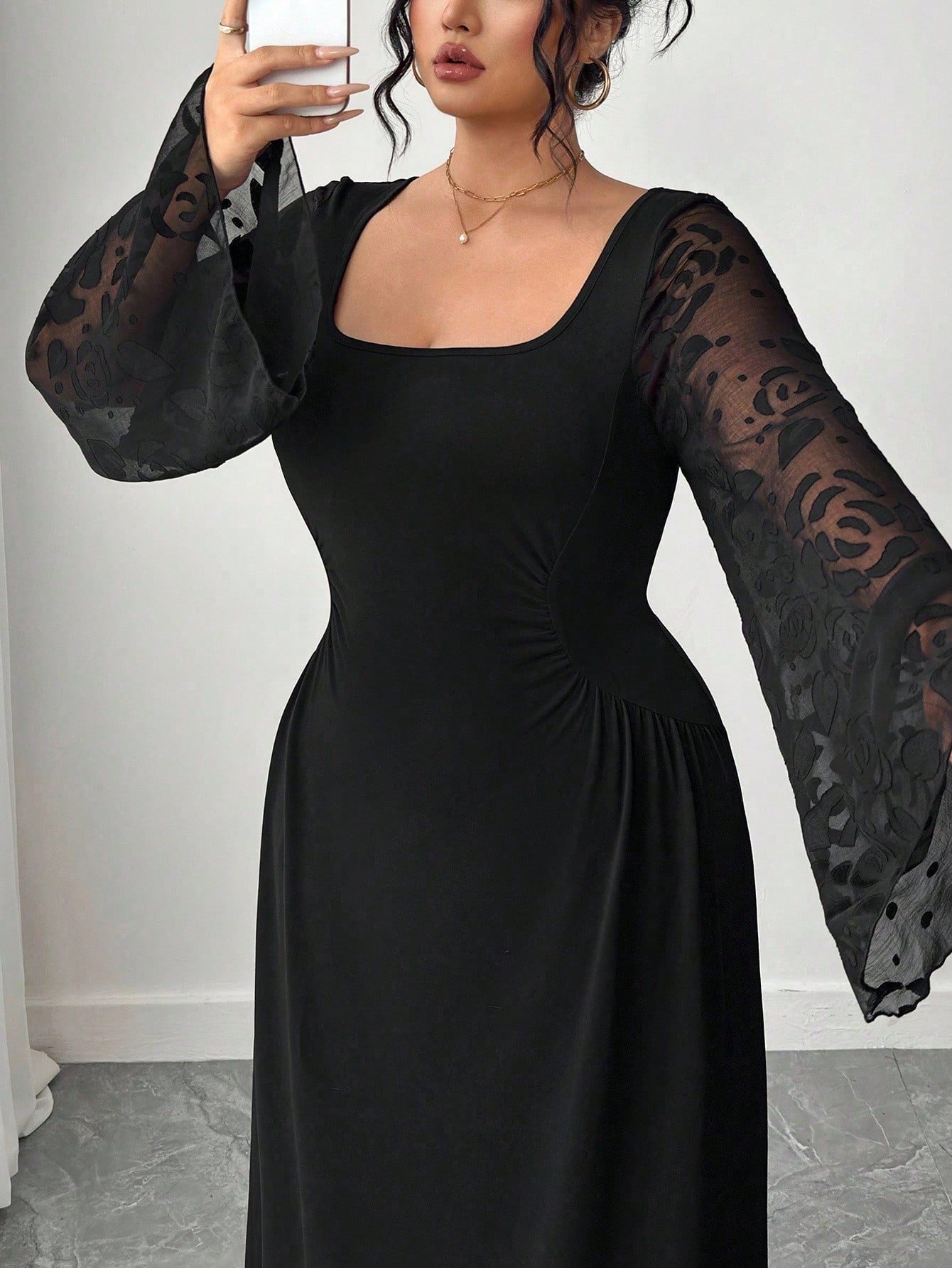 robe longue à manches longues et col carré de style français robe longue à manches longues et col carré de style français