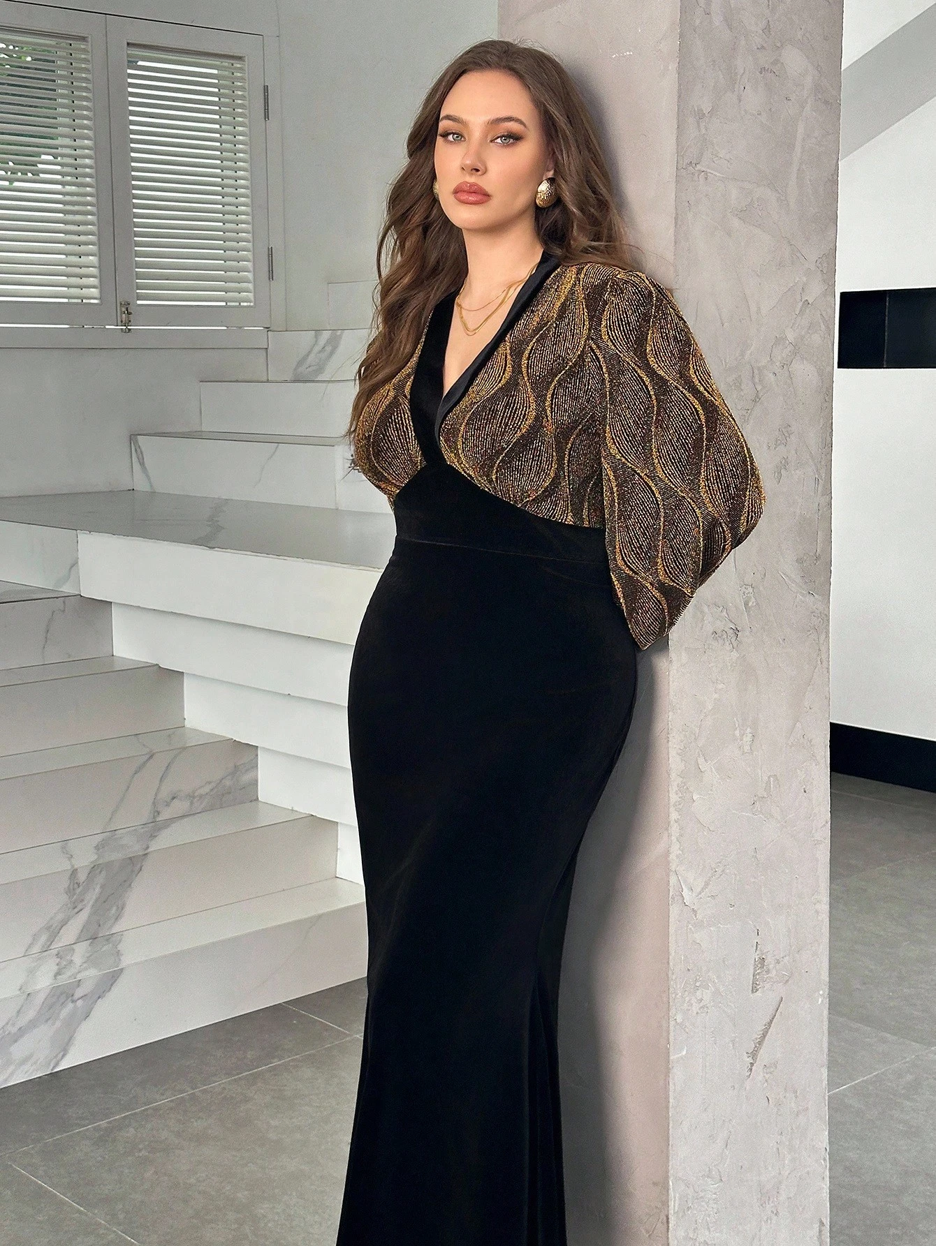 robe de soirée élégante en velours avec patchwork, manches lanternes et ourlet sirène robe de soirée élégante en velours avec patchwork, manches lanternes et ourlet sirène