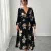 Robe élégante à imprimé floral avec encolure en V croisée auto draft
