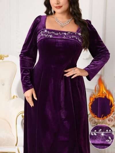 robe élégante à col carré, manches bouffantes, avec décoration florale et strass