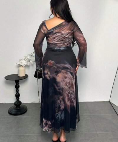 robe longue plissée à manches longues et épaules asymétriques en maille