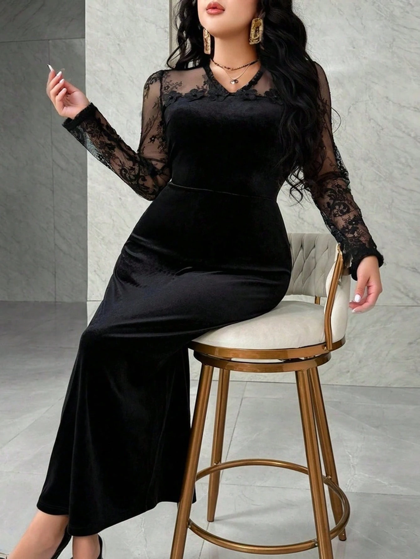 robe ajustée à col en v, manches raglan, patchwork de dentelle à la taille robe ajustée à col en v, manches raglan, patchwork de dentelle à la taille