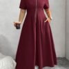 robe ample de couleur unie avec fermeture éclair à l'avant, manches courtes