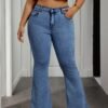 jeans décontractés à taille haute avec poches et ourlet effiloché