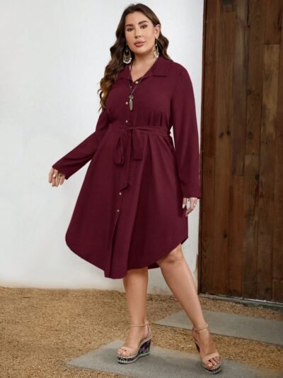 robe à manches longues avec boutons devant et ourlet incurvé