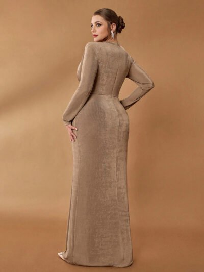 robe de soirée évasée marron à taille haute et encolure v