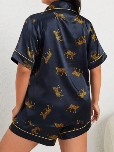 Alternative view of Ensemble de pyjama en satin avec imprimé léopard et passepoil contrastant