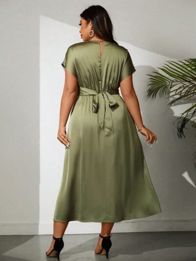 Alternative view of Robe de grande taille à bretelles croisées dans le dos