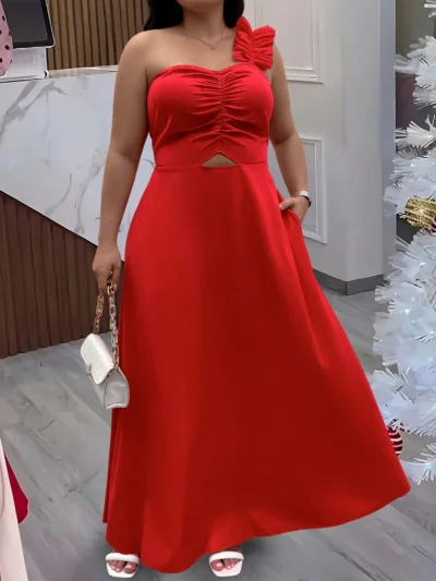 Robe décolleté asymétrique et ajouré