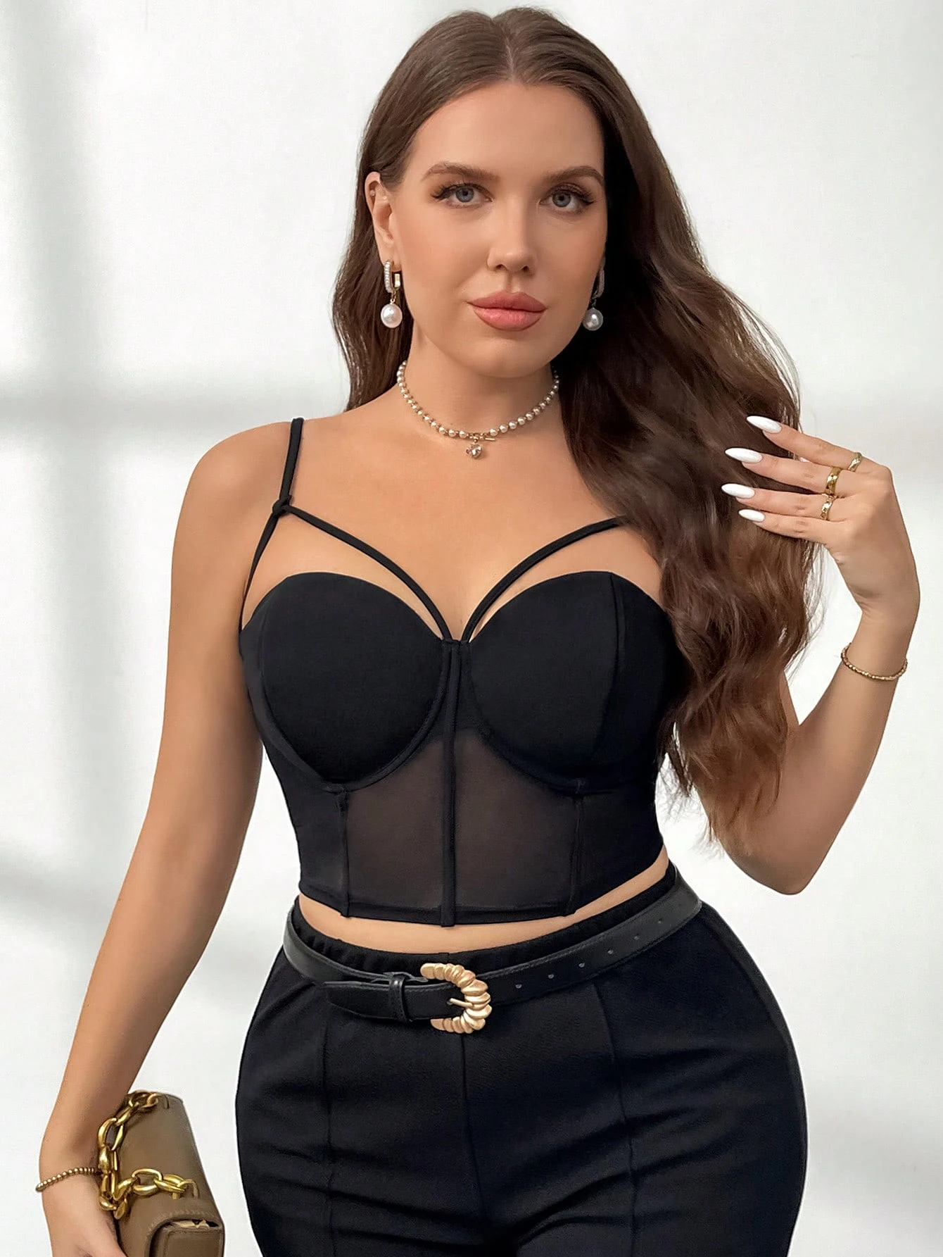 Débardeur élégant en maille noire avec design ajouré et laçage – Image 4