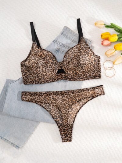 Alternative view of Ensemble lingerie