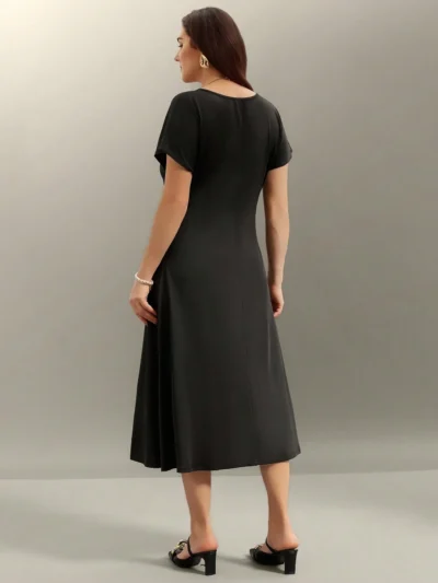 Alternative view of Robe courte noire élégante et luxueuse