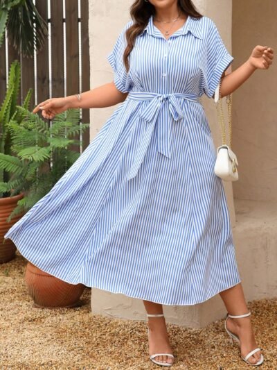 Robe à col à revers boutonné avec jupe évasée à rayures bleu et blanc