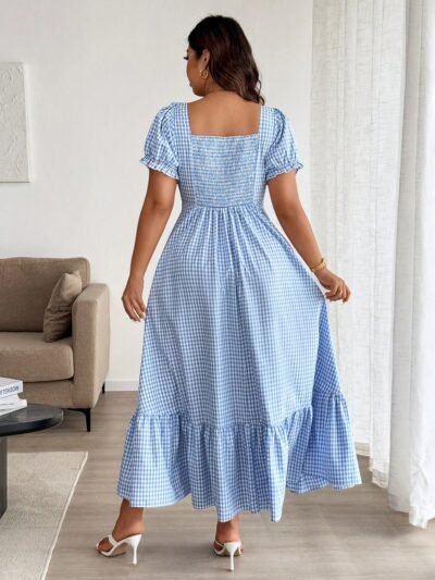 Alternative view of Robe longue col carré à carreaux bleus, stylée
