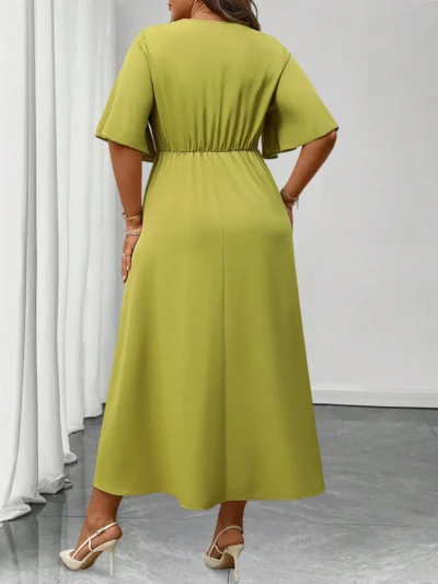 Alternative view of Robe d'été élégante à col croisé en V, avec volants aux manches et ceinture à nouer