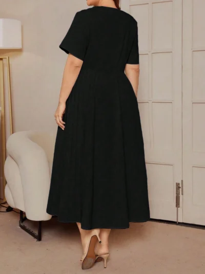 Alternative view of Robe mi-longue unique à manches d'évêque