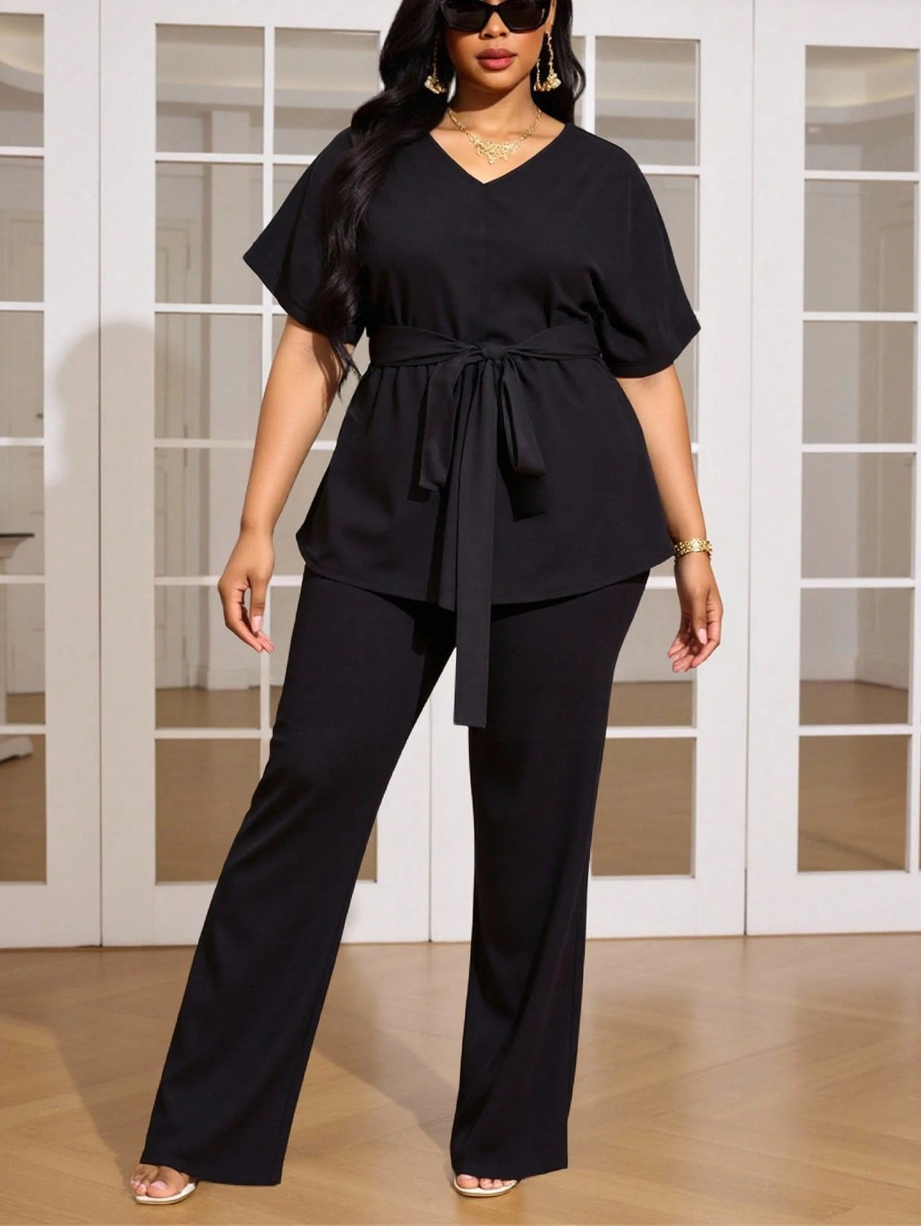 Ensemble Top ceinturé en couleur unie col V et pantalon évasé – Image 6