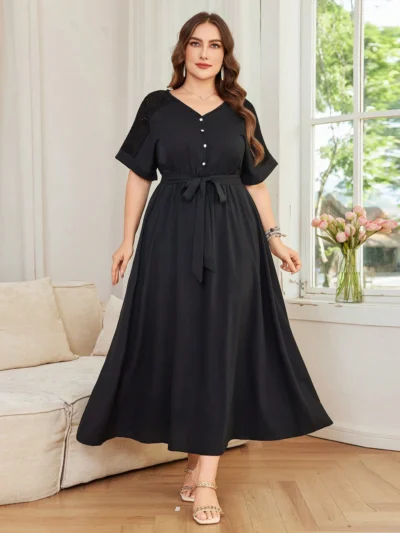 Robe noire élégante et raffinée en dentelle