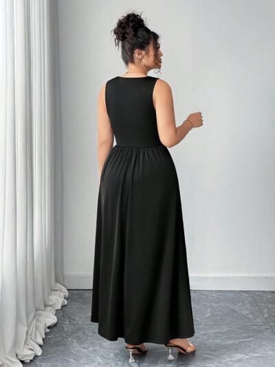 Alternative view of Robe élégante noire en tricot moulant avec garniture de perles sans manches