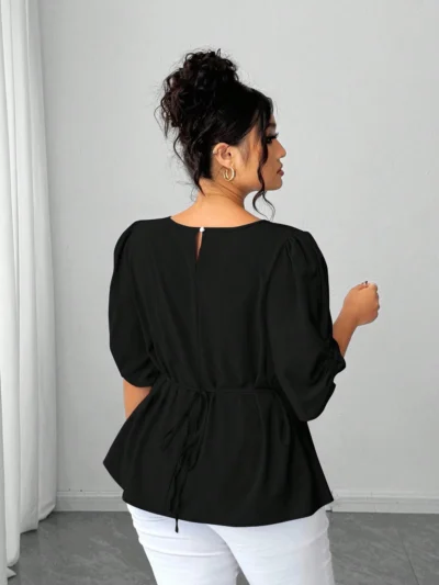 Alternative view of Blouse ajustée élégante à manches courtes bleue avec décoration de perles tressée