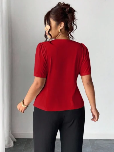 Alternative view of Haut décoratif à boutons roses