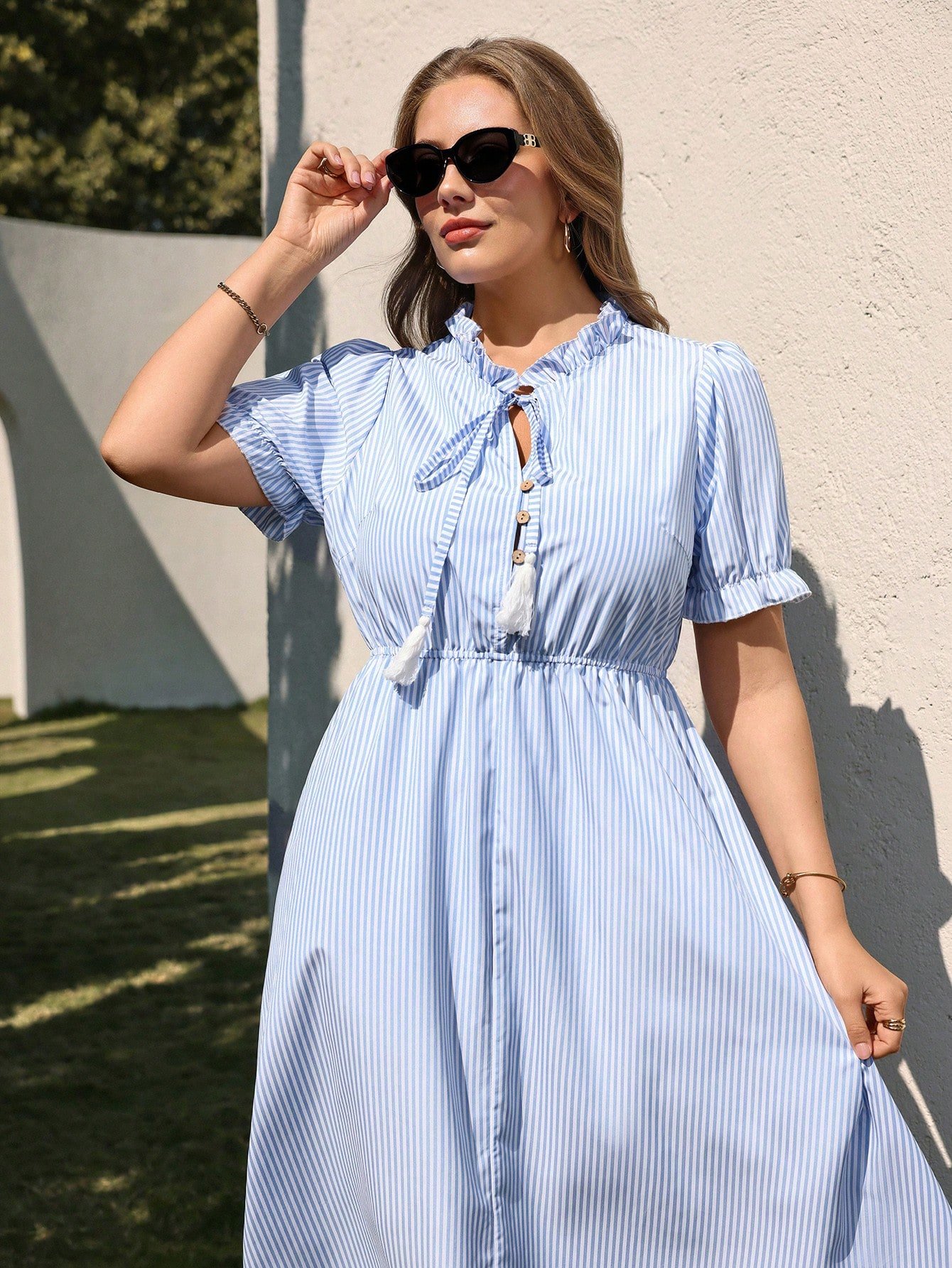 Robe d'été décontractée à imprimé rayé avec volants – Image 4