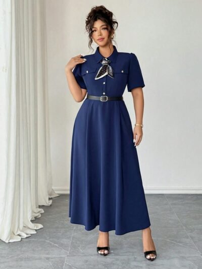 Robe trapèze à manches courtes et col foulard