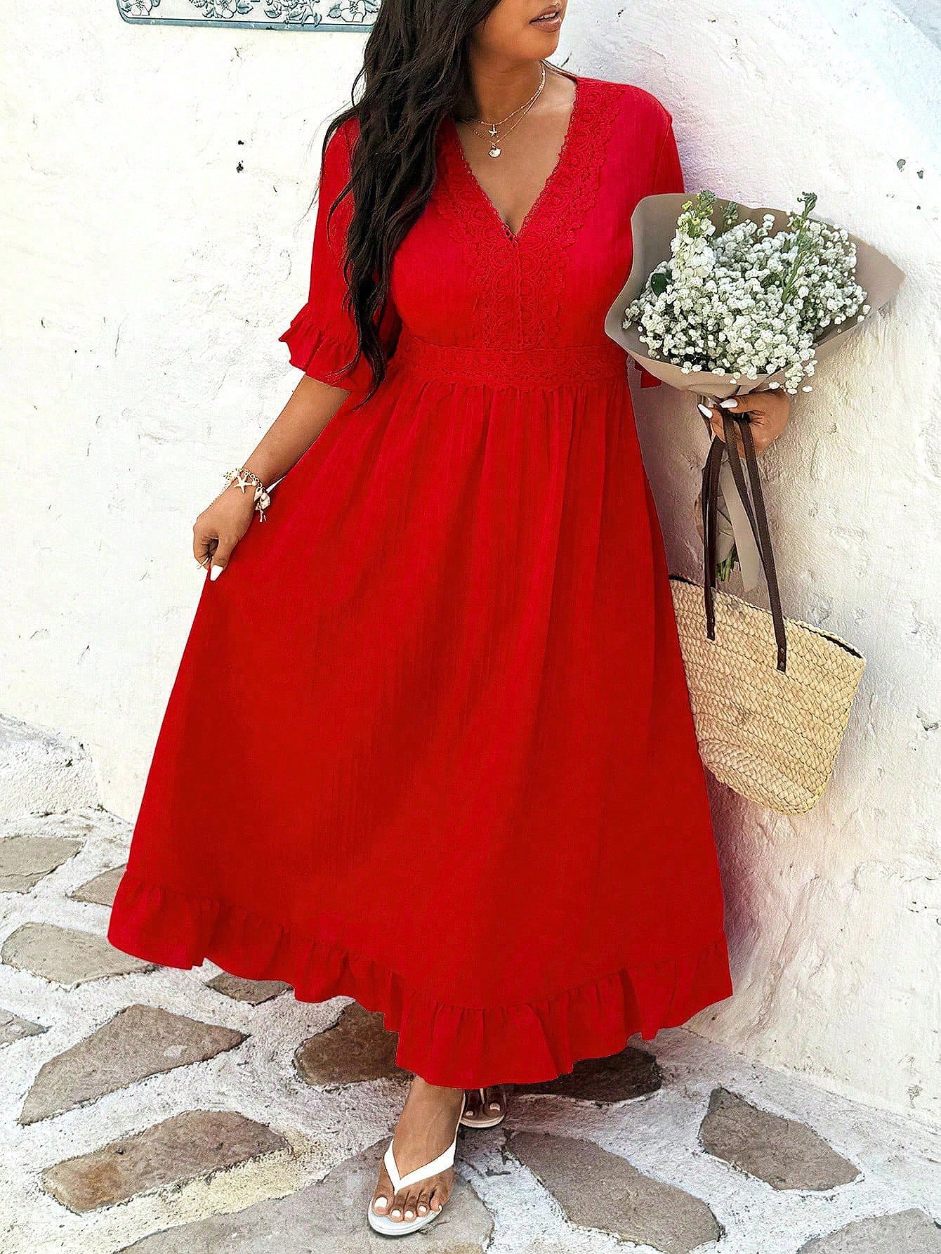 Robe à ligne A avec empiècement en dentelle, col V et volants à l'ourlet – Image 7
