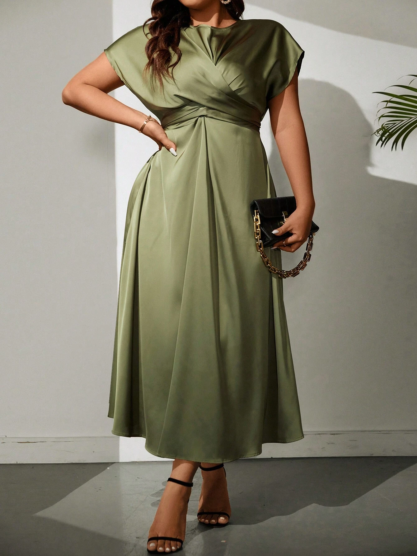 Robe longue élégante et à manches courtes