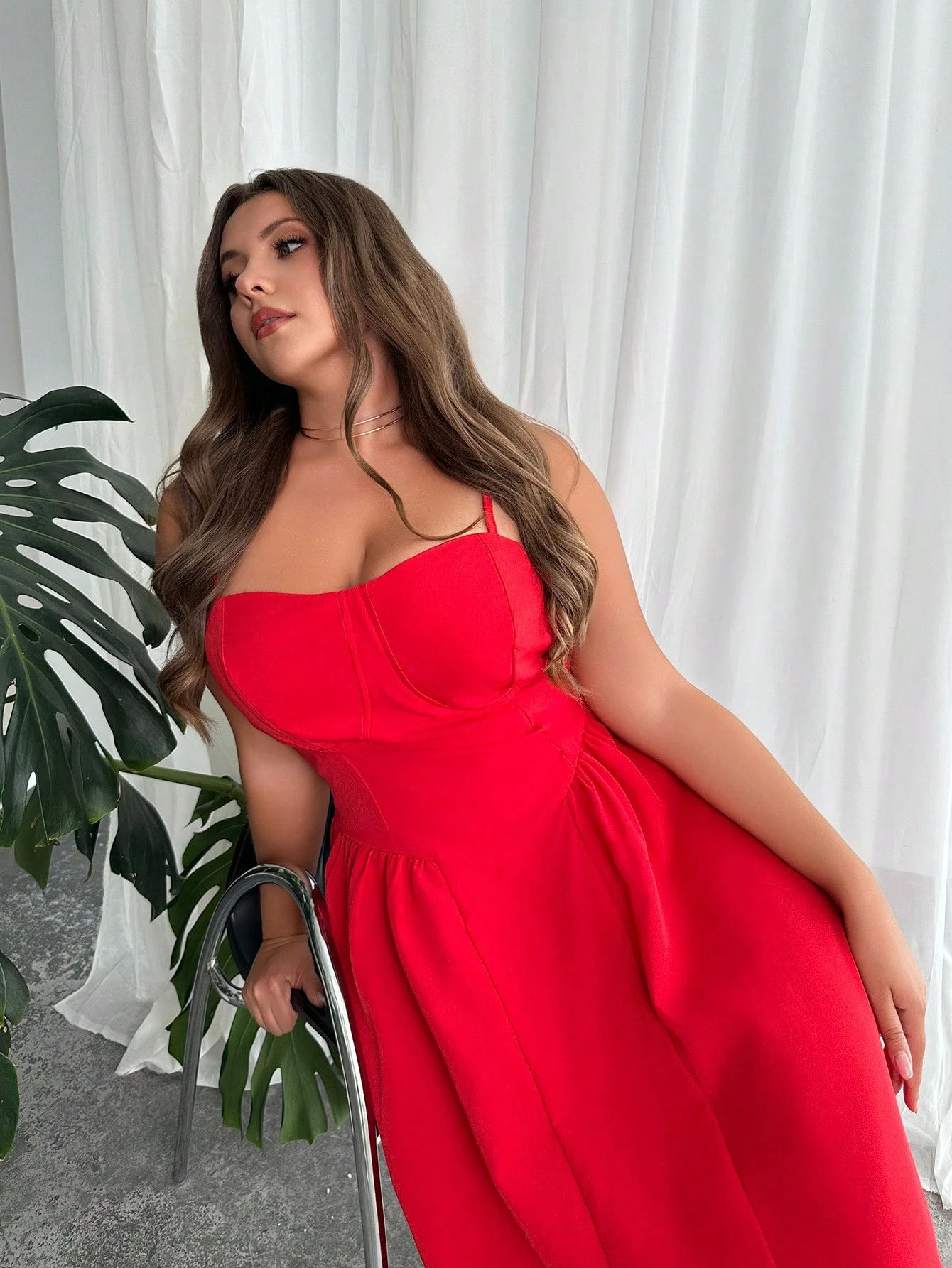 Robe mi-longue à bretelles spaghetti avec cœur rouge – Image 5