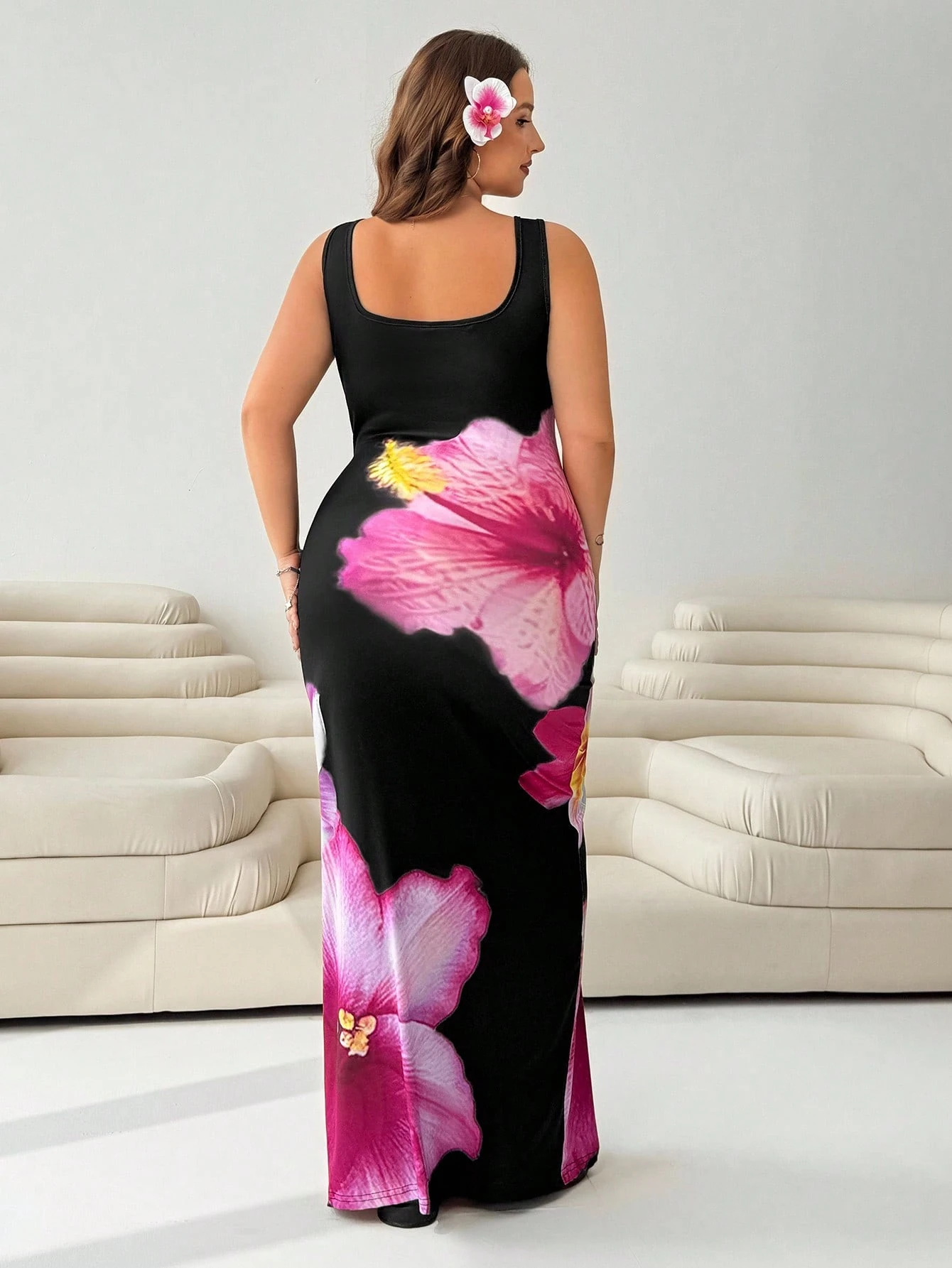 Robe fleurie à encolure carrée sans manches – Image 2