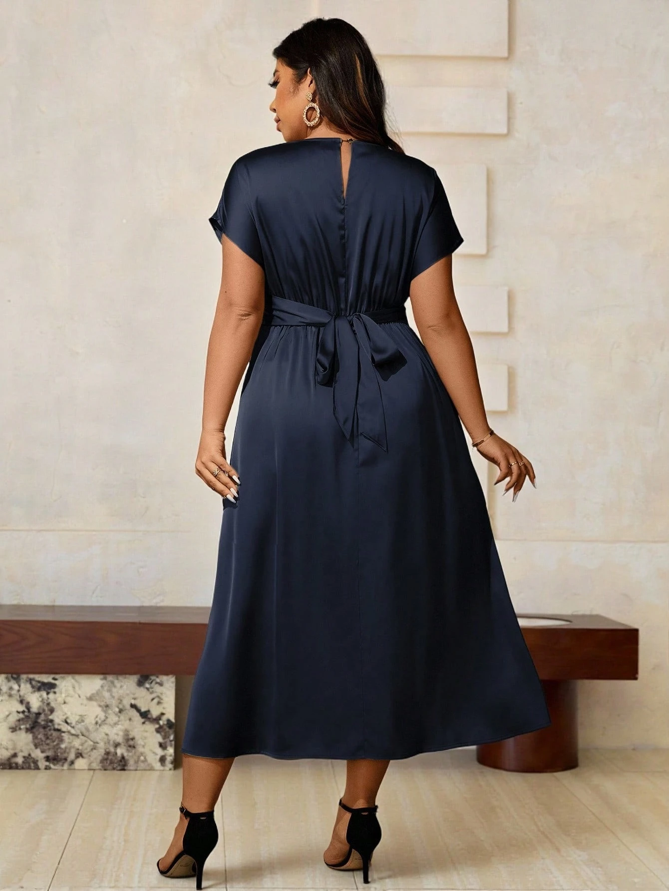 Robe longue élégante et à manches courtes – Image 2