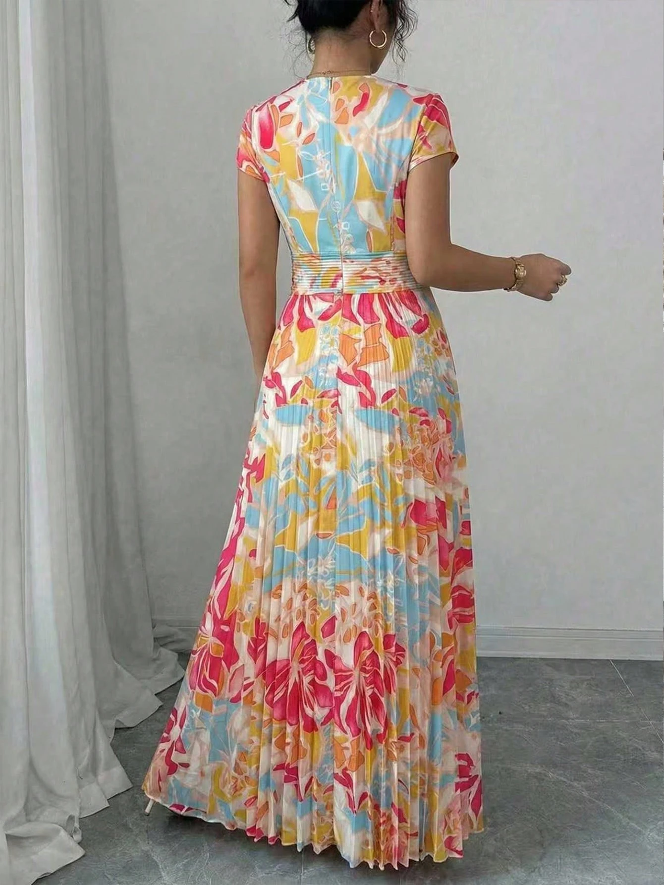 Robe fluide à col V et manches courtes avec motif floral, – Image 2