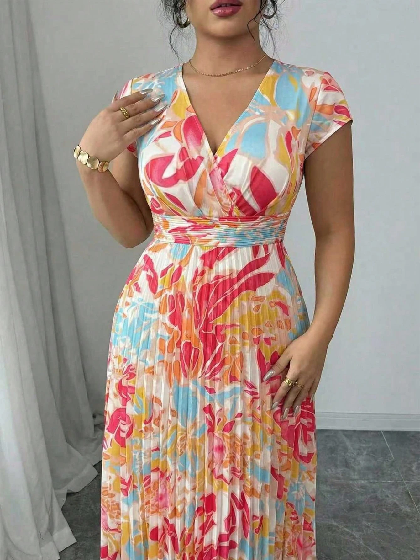 Robe fluide à col V et manches courtes avec motif floral, – Image 4