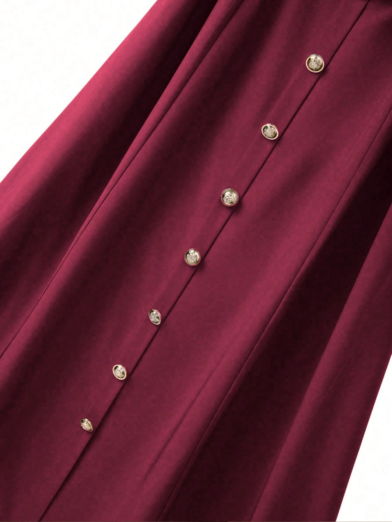 Robe élégante à manches courtes avec volants au col, taille cintrée et boutons – Image 3