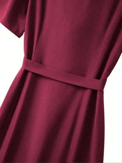 Alternative view of Robe élégante à manches courtes avec volants au col, taille cintrée et boutons