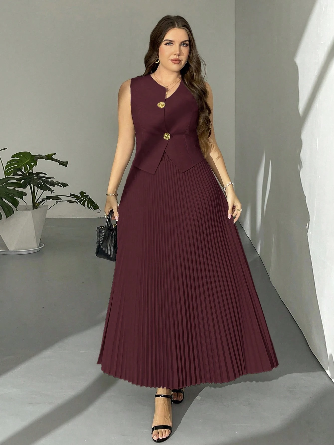 Ensemble 2 pièces élégant pour femmes grandes tailles, composé d'un gilet métallique à simple boutonnage et d'une jupe mi-longue plissée