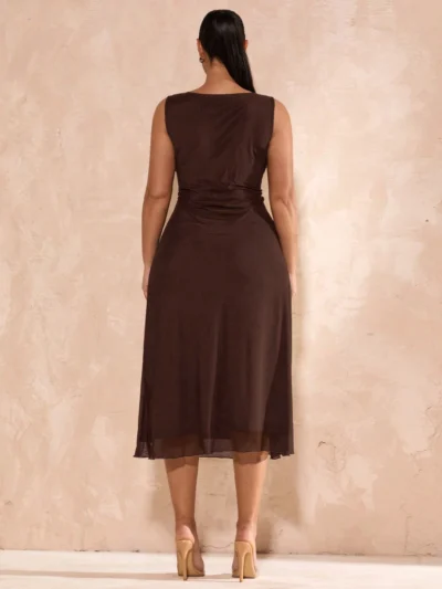 Alternative view of Robe mi-longue ajustée en maille