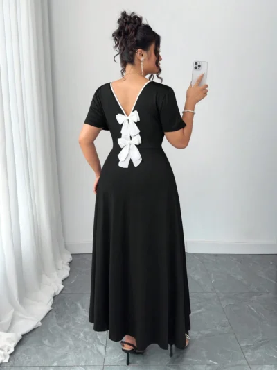 Alternative view of Robe midi noire décontractée avec nœud papillon au dos