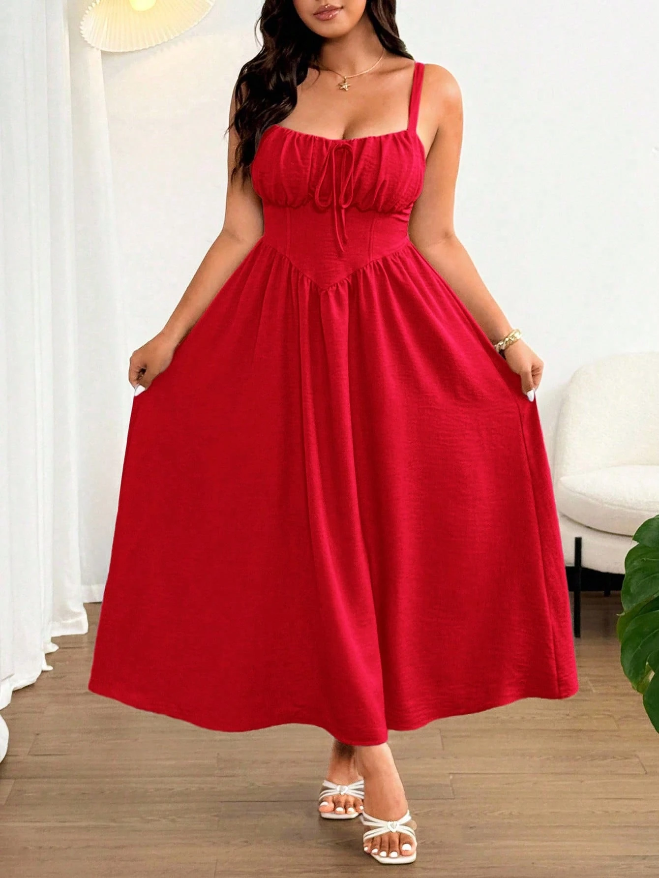 Robe longue évasée à bretelles spaghetti avec nœud papillon avant – Image 4