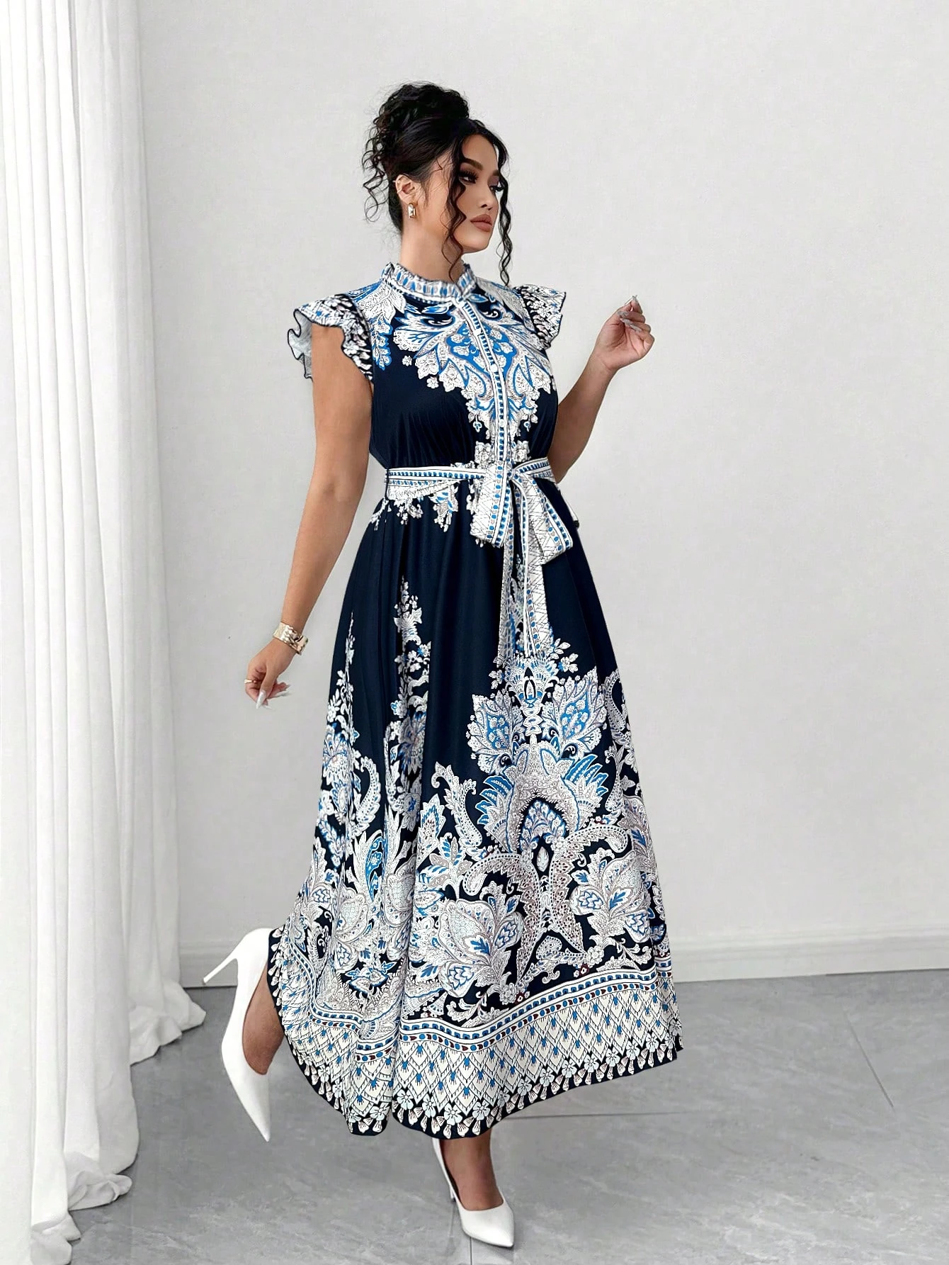 Robe longue à imprimé floral bleu marine – Image 5