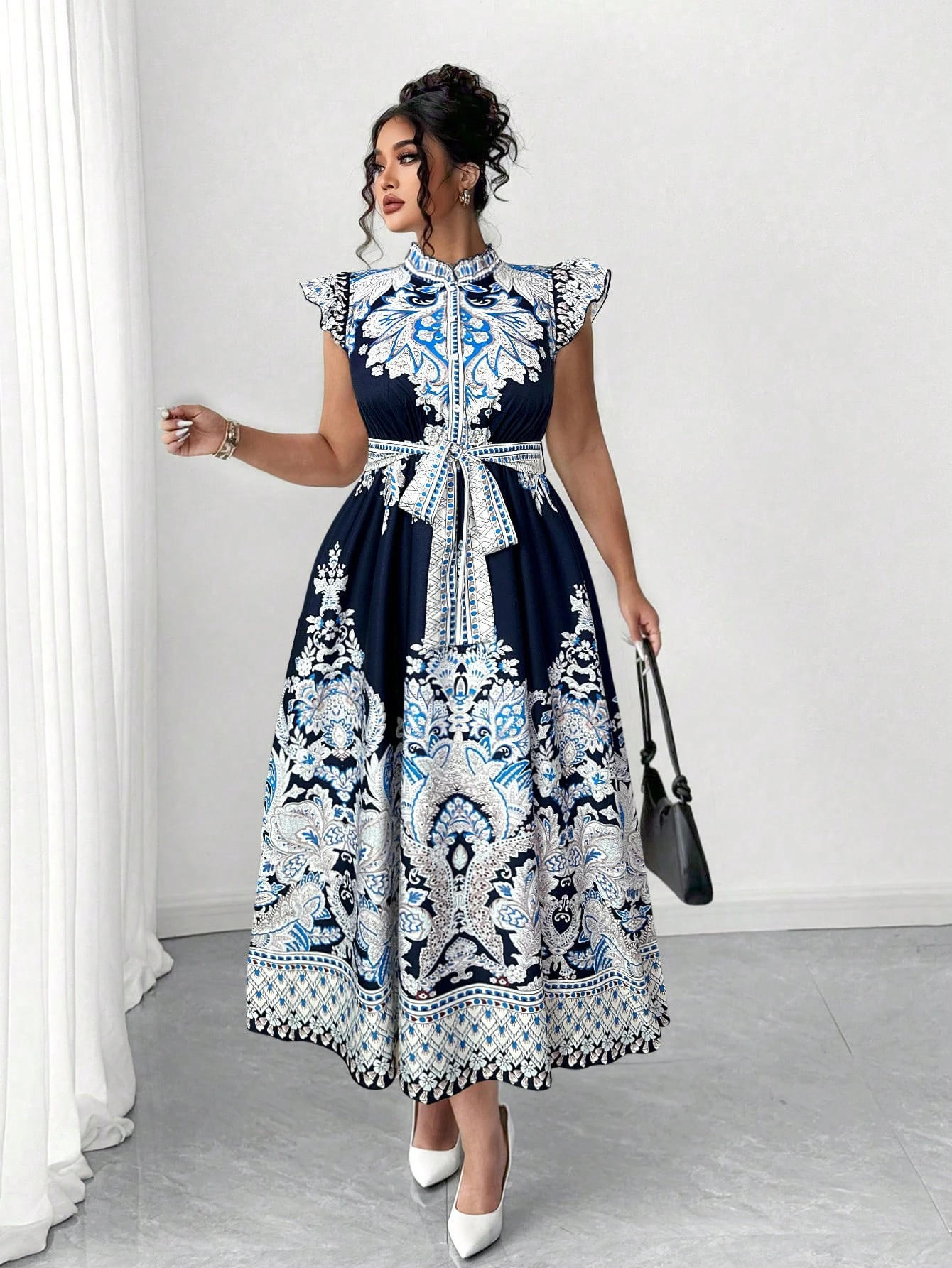 Robe longue à imprimé floral bleu marine – Image 6