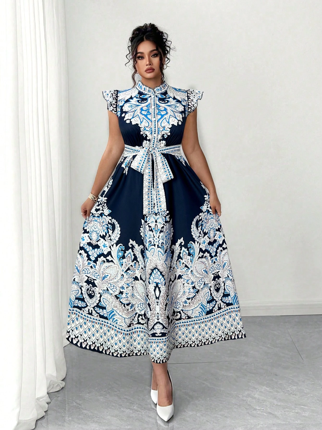 Robe longue à imprimé floral bleu marine – Image 3