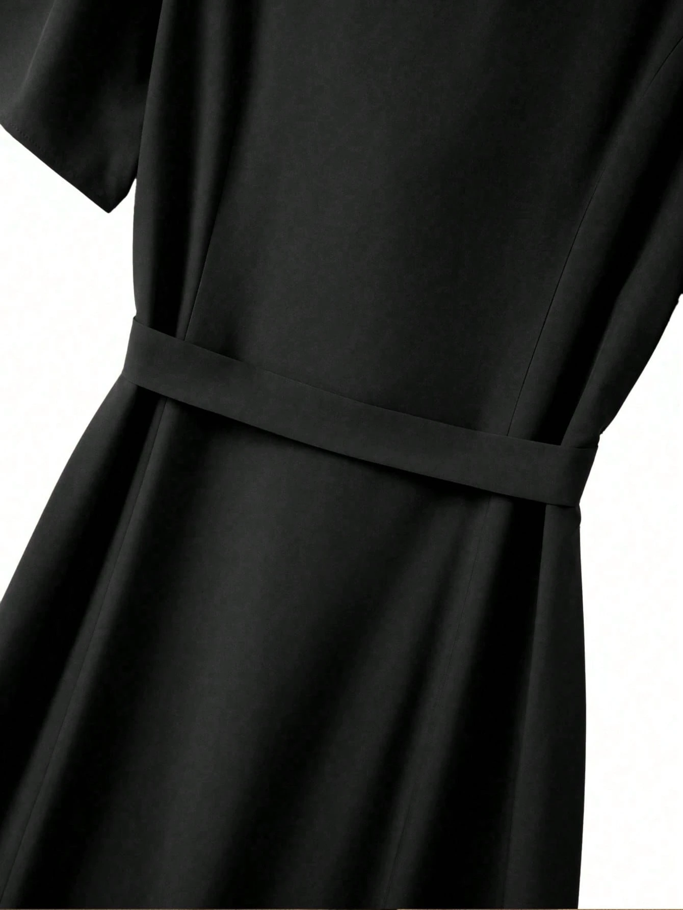 Robe élégante à manches courtes avec volants au col – Image 7